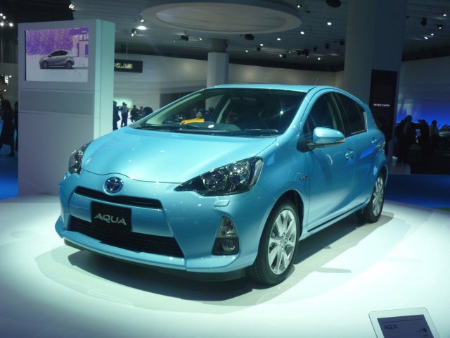 アクア Aqua 旧型 自動車産業ポータル マークラインズ