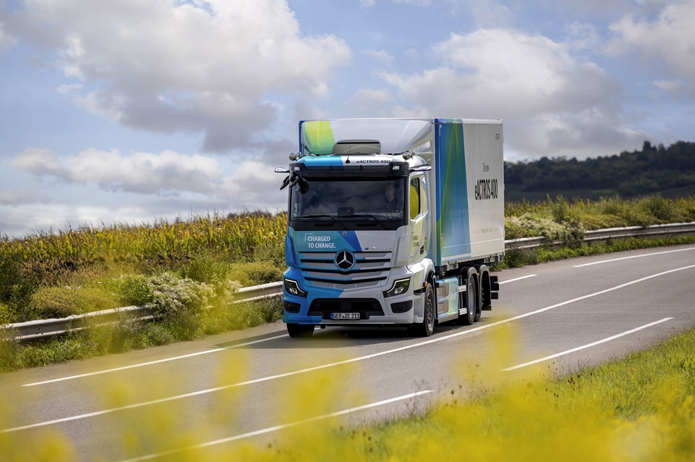 梅赛德斯-奔驰卡车发布新款电动重卡eActros 400