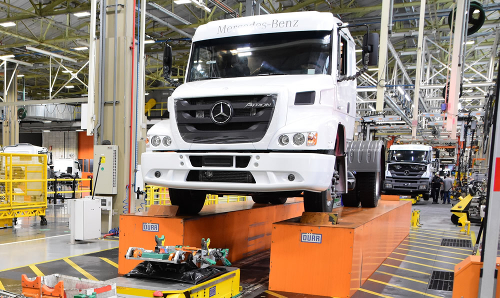 メルセデス ベンツ ブラジルで重量級トラック Atron 1635 の生産終了 Axor を生産へ 自動車産業ポータル マークラインズ