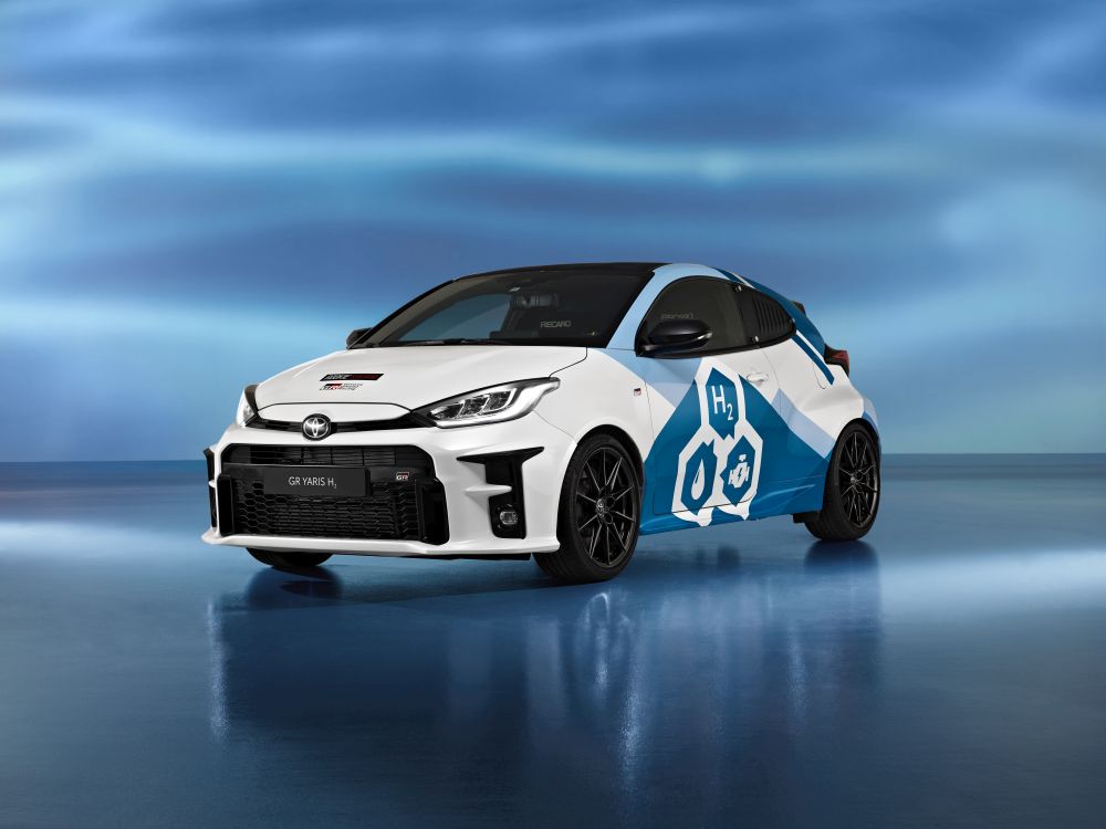 トヨタ、欧州で「GR ヤリス」の水素エンジンコンセプトを発表 - 自動車 