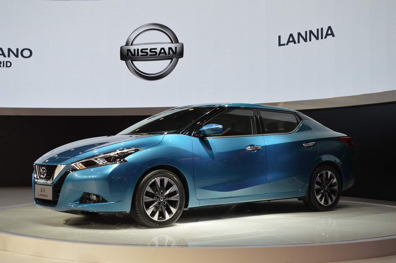 日産、中型セダン「ラニア(Lannia、藍鳥)」を世界初公開 - 自動車産業