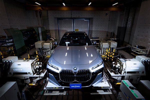 BMW i7